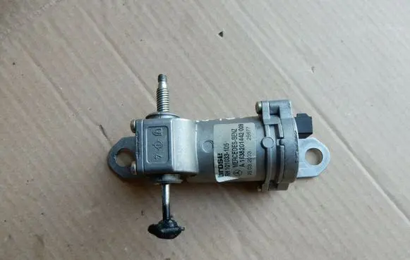 Mercedes-Benz ML W163 Vent window/glass motor A1638201442 MERCEDESBENZ 40163