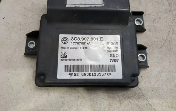 Volkswagen Golf V Hand brake control module 3C8907801E 17767601A