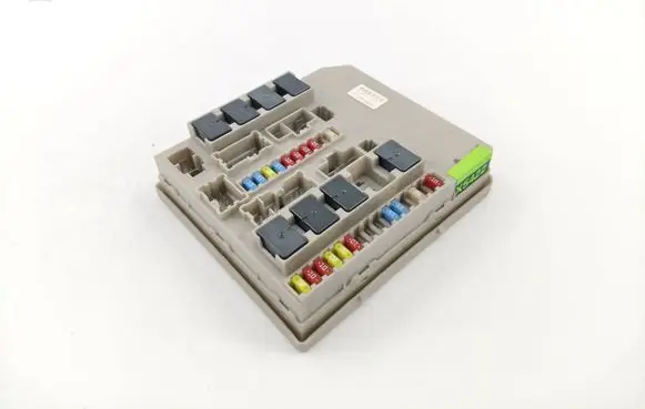 Renault Clio III Fuse module 674658A