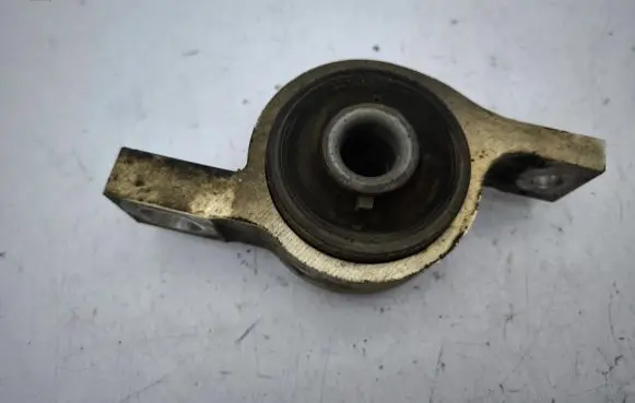 Lexus GS 300 350 430 450H Engine mount bracket