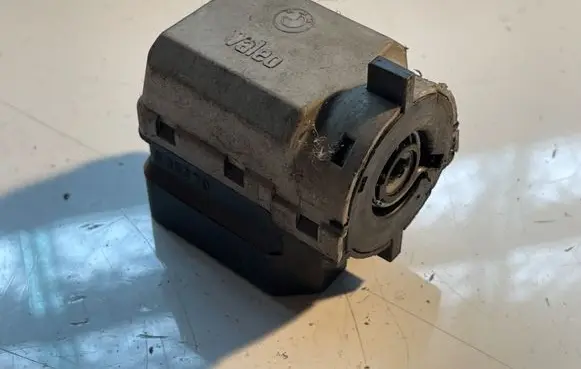 BMW 5 E39 Ignition lock contact 8363706