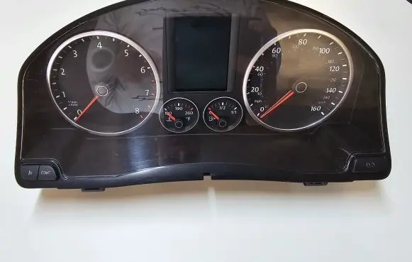 Volkswagen Tiguan Speedometer (instrument cluster) 5N0920970F