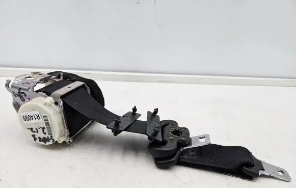 Middle seatbelt (rear)