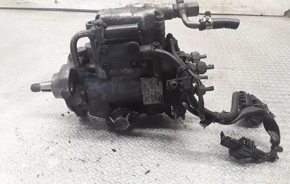 Audi A4 S4 B5 8D Fuel injection high pressure pump 028130115A 0460404986