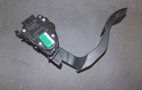 Volkswagen Phaeton Accelerator throttle pedal 3D1721503N