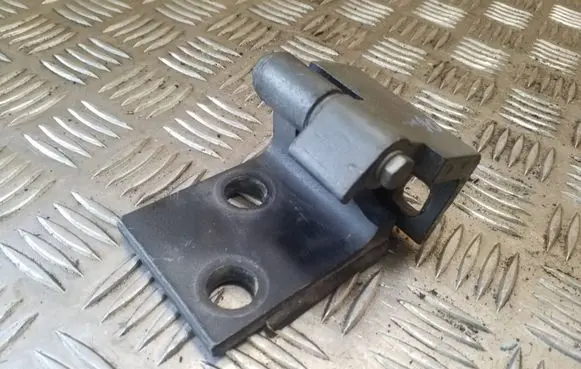 BMW X5 E53 Front door lower hinge 82651589 82651579