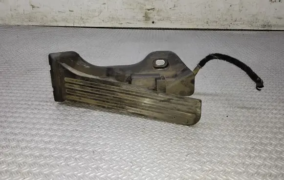 Volkswagen Golf Plus Accelerator throttle pedal 1K1721503M