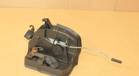 BMW X5 E53 Front door lock 8402539