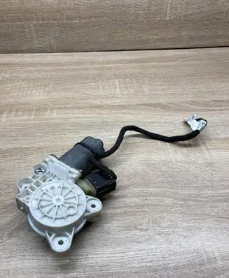 Mercedes-Benz E W211 Front door window regulator motor A2118202942 0130821970 LEFTSIDE