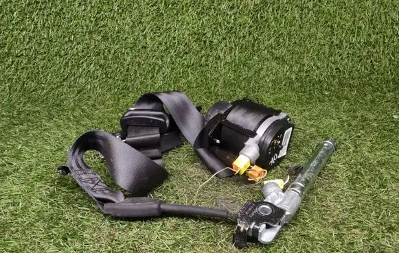 Ford Focus Front seatbelt DM5161294D