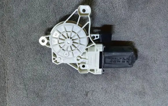 Volkswagen Arteon Front door window regulator motor 4K0959801 C28129101 21043026084