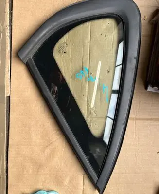 BMW 2 F45 Front triangle window/glass 7298914