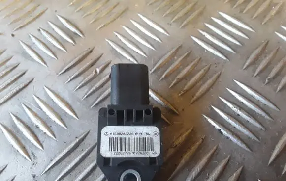 Mercedes-Benz B W245 Airbag deployment crash/impact sensor A1698202226