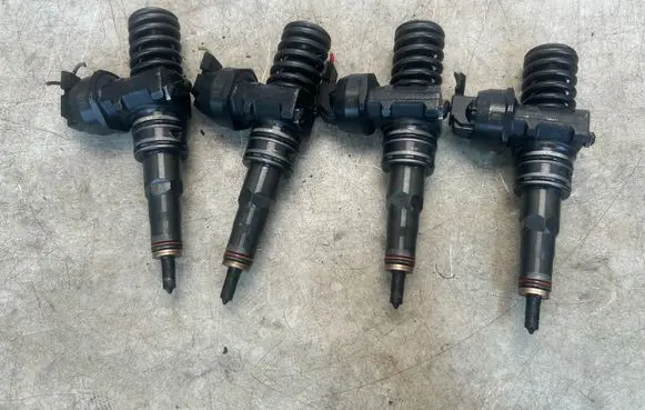 Volkswagen Caddy Fuel injectors set 0414720221 038130073AP