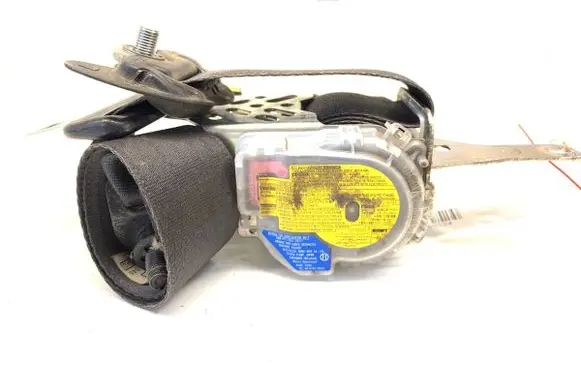 Mitsubishi Lancer VIII Front seatbelt