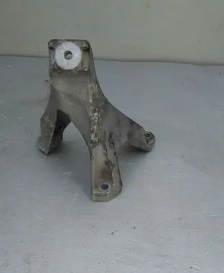 Audi A4 S4 B7 8E 8H Engine mounting bracket 8E0199308AF