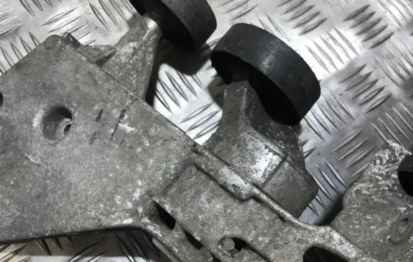 Mercedes-Benz Vaneo W414 Generator/alternator belt tensioner