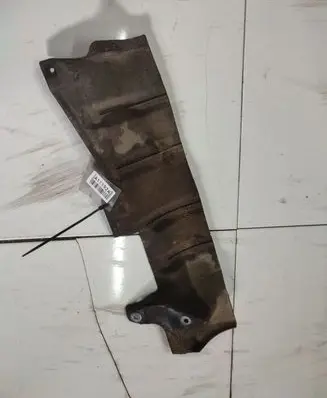 Mitsubishi Grandis Engine splash shield/under tray 