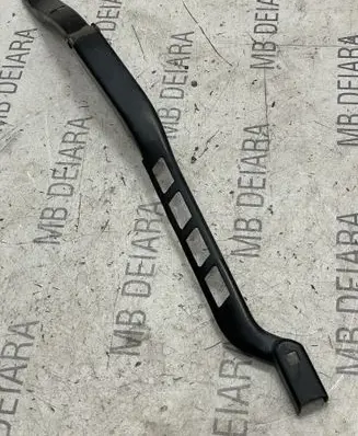 Mercedes-Benz ML W166 Front wiper blade arm A1668201040