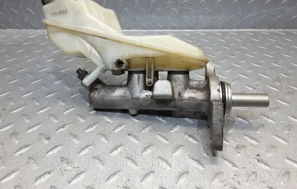 Master brake cylinder