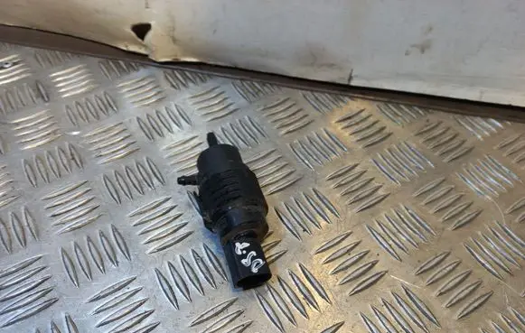 Audi A4 S4 B9 Windscreen/windshield washer pump 8K5955647