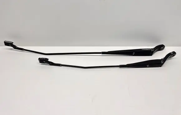 Front wiper blade arm
