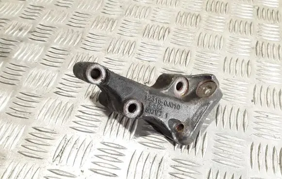 Toyota Yaris Engine mounting bracket 123150J010