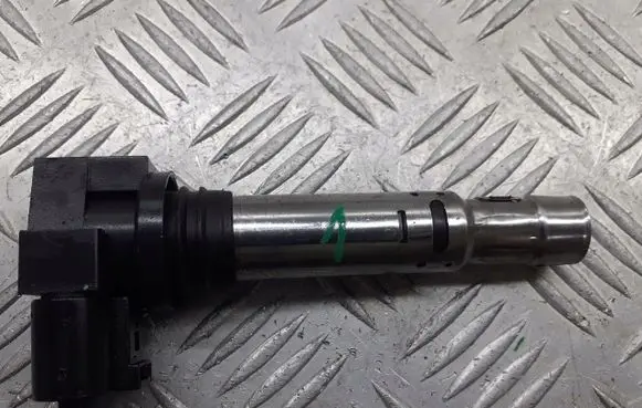 Volkswagen Polo IV 9N3 Spark distributor 0986221023