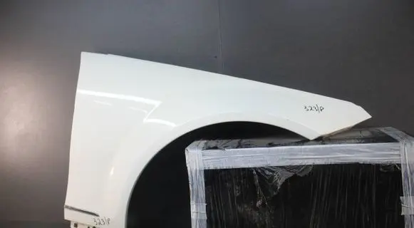 Mercedes-Benz C W204 Fender mounting bracket A2048811001