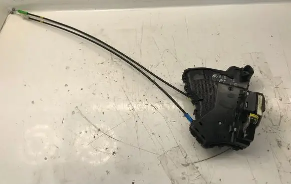 Toyota Auris 150 Front door lock 6904002210 6975002100