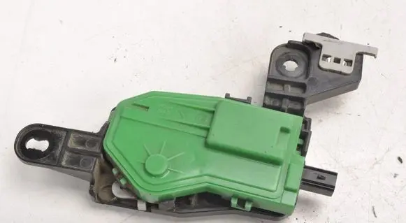 Fuel tank cap lock