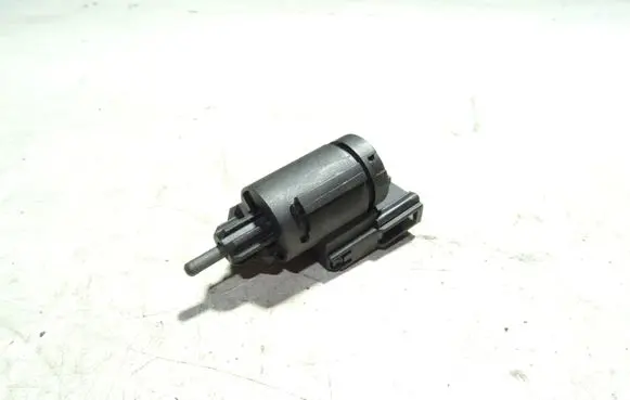 Volkswagen Golf IV Brake pedal sensor switch 0911021