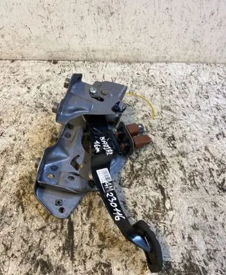 Renault Kadjar Brake pedal