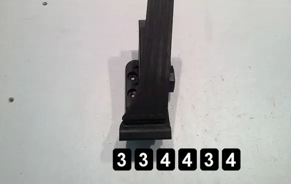 Mercedes-Benz E W212 Accelerator throttle pedal a2223001000