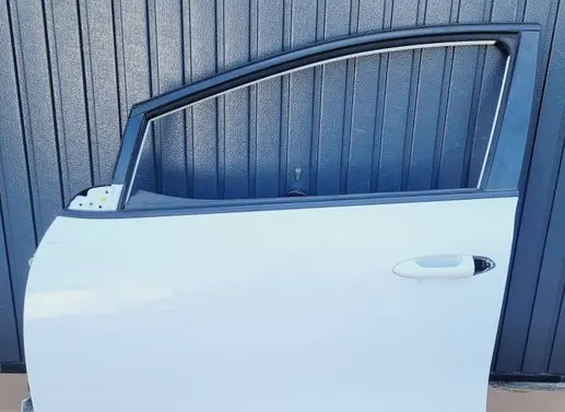 KIA Ceed Front door