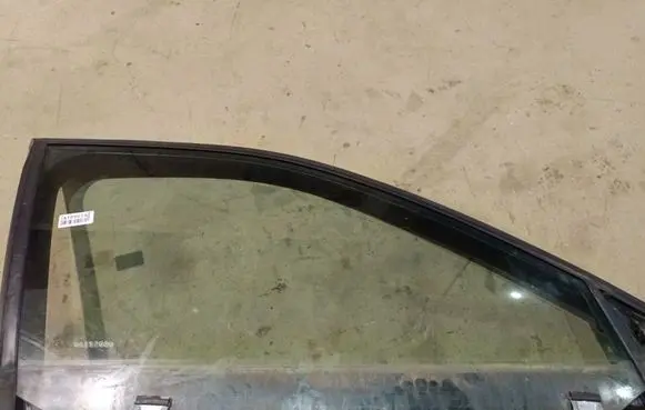 Audi A4 S4 B5 8D Front door window glass four-door AS2
