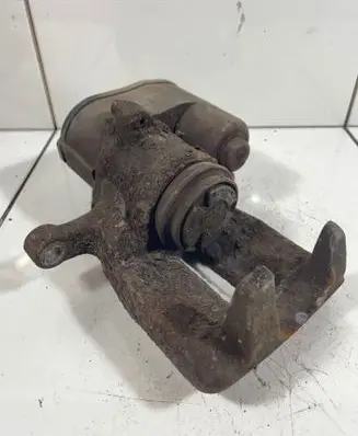 Volvo XC70 Rear brake caliper 32332594