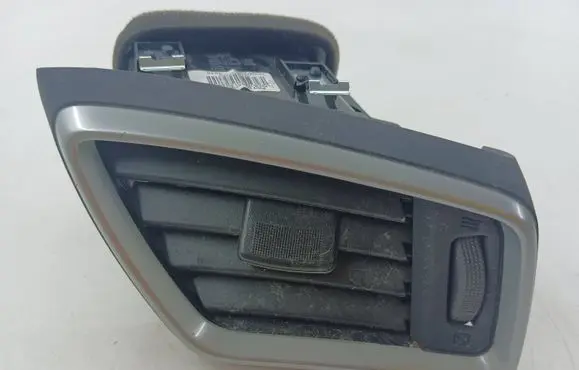 Nissan Qashqai Dashboard side air vent grill/cover trim 30490027