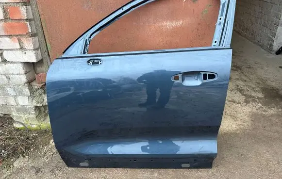 Volvo XC40 Front door