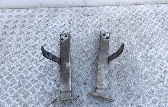 Fiat 500L Radiator mount bracket 