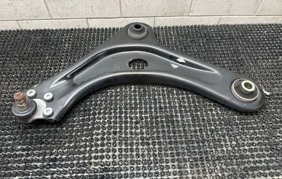 Citroen DS3 Front lower control arm/wishbone