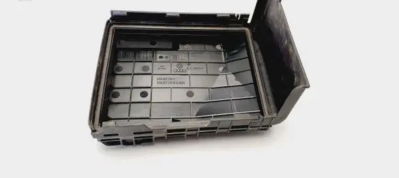 Volkswagen Caddy Fuse box cover 1K0937132F 1K0937132G