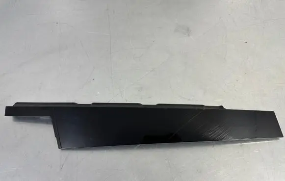 Volkswagen Touareg III Front door glass trim molding 760837901
