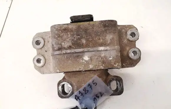 Volkswagen Touran I Engine mount bracket 1k0199555