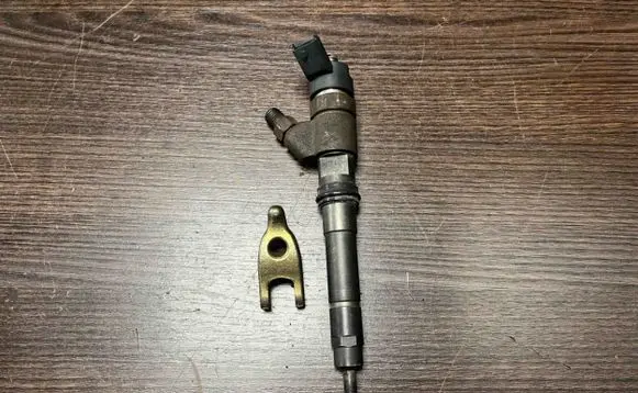 Iveco Daily 3rd gen Fuel injector 0445120011