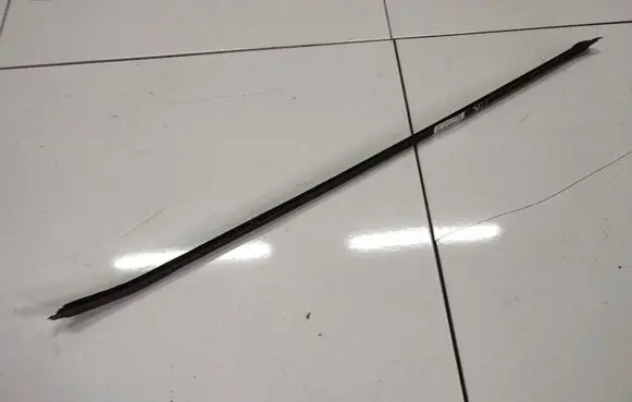 Front door glass trim molding
