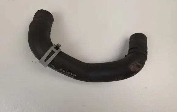 Mercedes-Benz Vito Viano W639 Engine coolant pipe/hose A6398322023