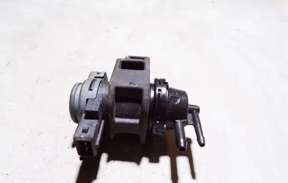 Nissan X-Trail T31 Turbo solenoid valve 702256150