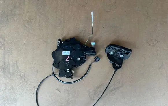 Volkswagen Transporter - Caravelle T5 Sliding door lock 7H0843653DJ