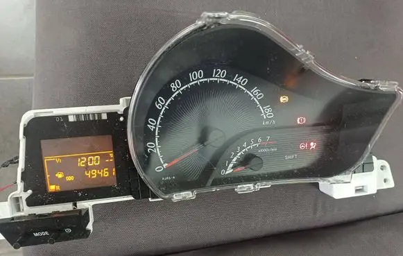 Toyota iQ Speedometer (instrument cluster) 8380074042